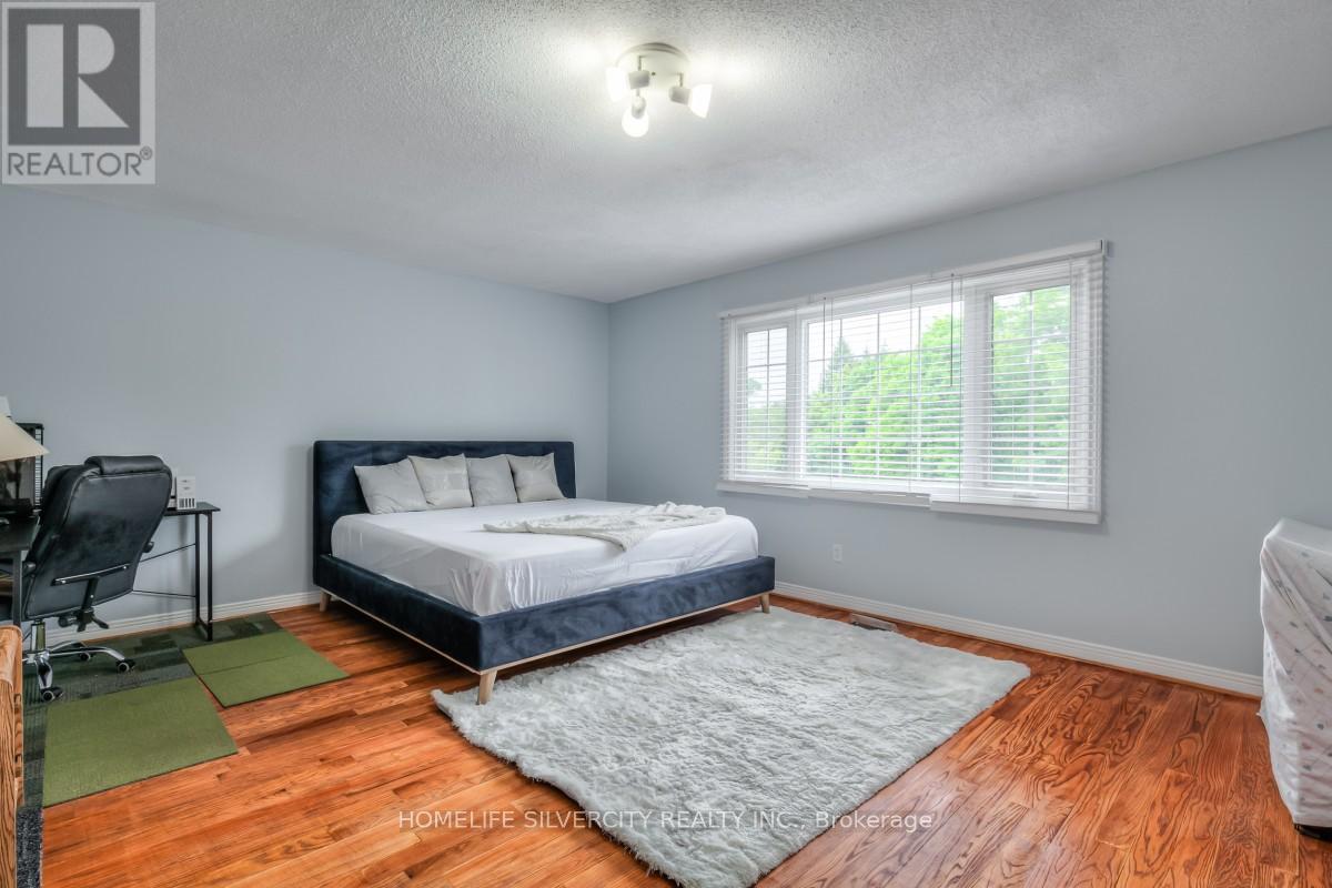 Photo 1 of 5 Braebrook Drive, Whitby ON
