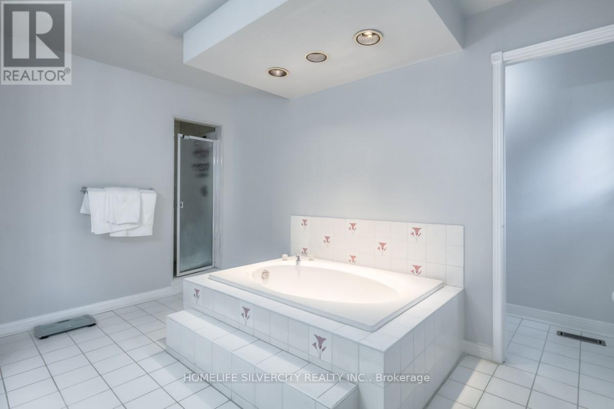 Photo 15 of 5 Braebrook Drive, Whitby ON