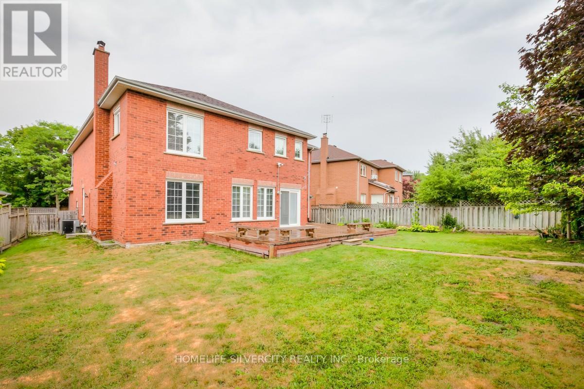Photo 2 of 5 Braebrook Drive, Whitby ON