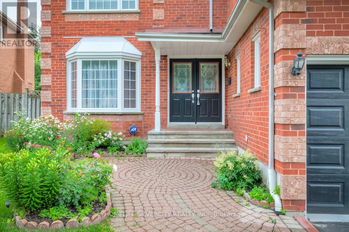 Photo 8 of 5 Braebrook Drive, Whitby ON