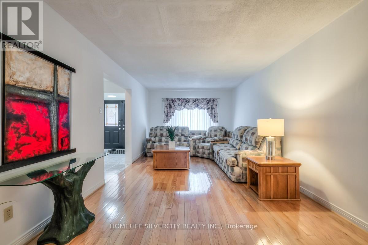 Photo 19 of 5 Braebrook Drive, Whitby ON