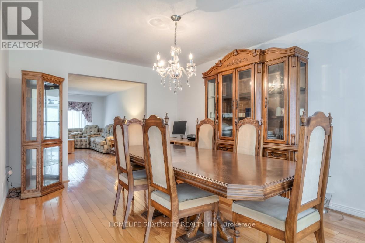 Photo 7 of 5 Braebrook Drive, Whitby ON