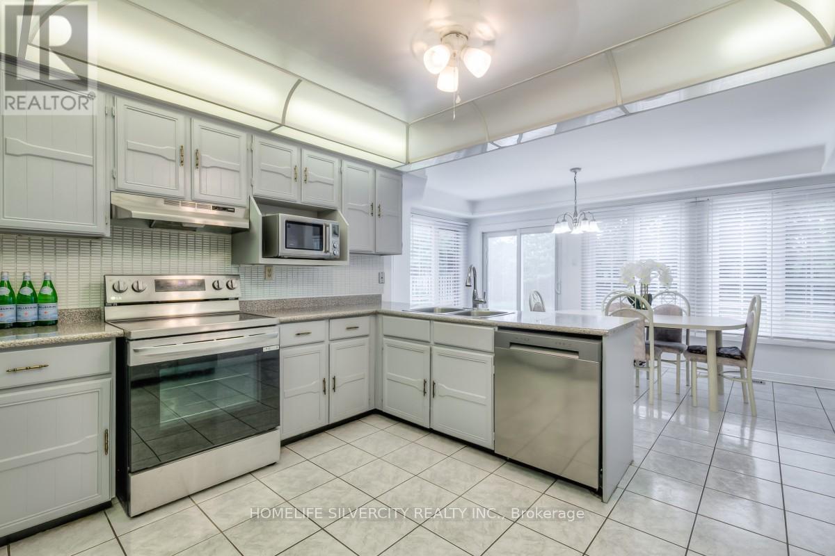 Photo 18 of 5 Braebrook Drive, Whitby ON