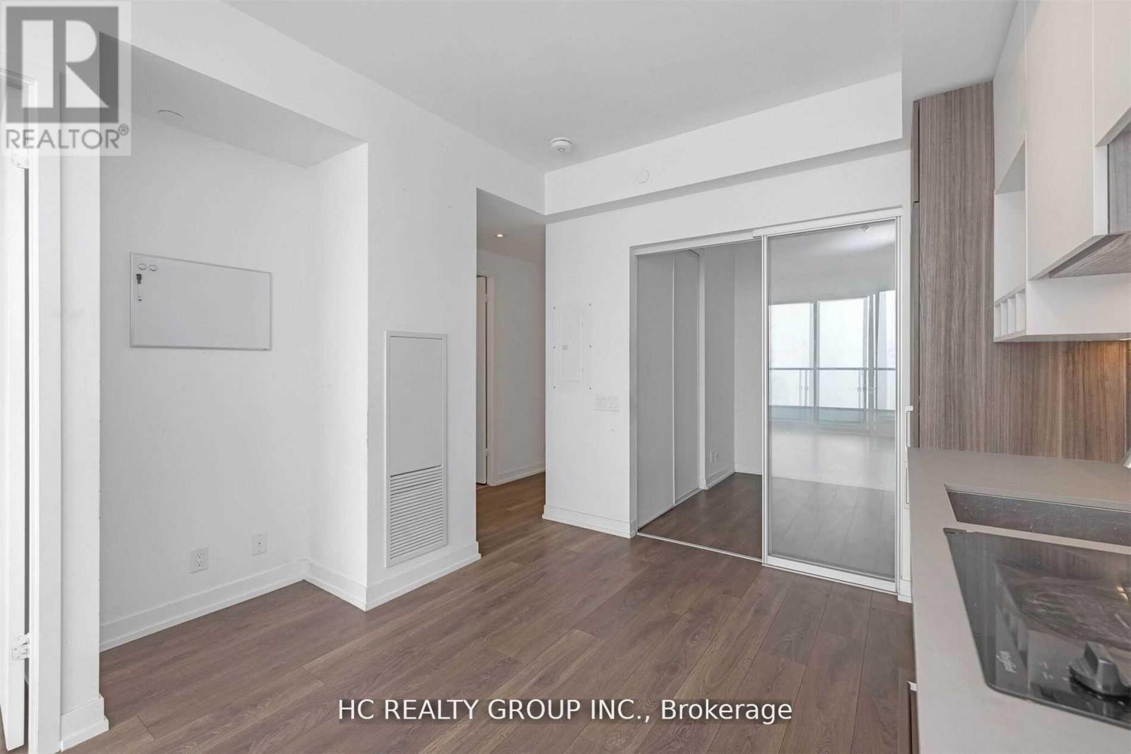 Photo 7 of 5607 898 Portage Parkway, Vaughan ON