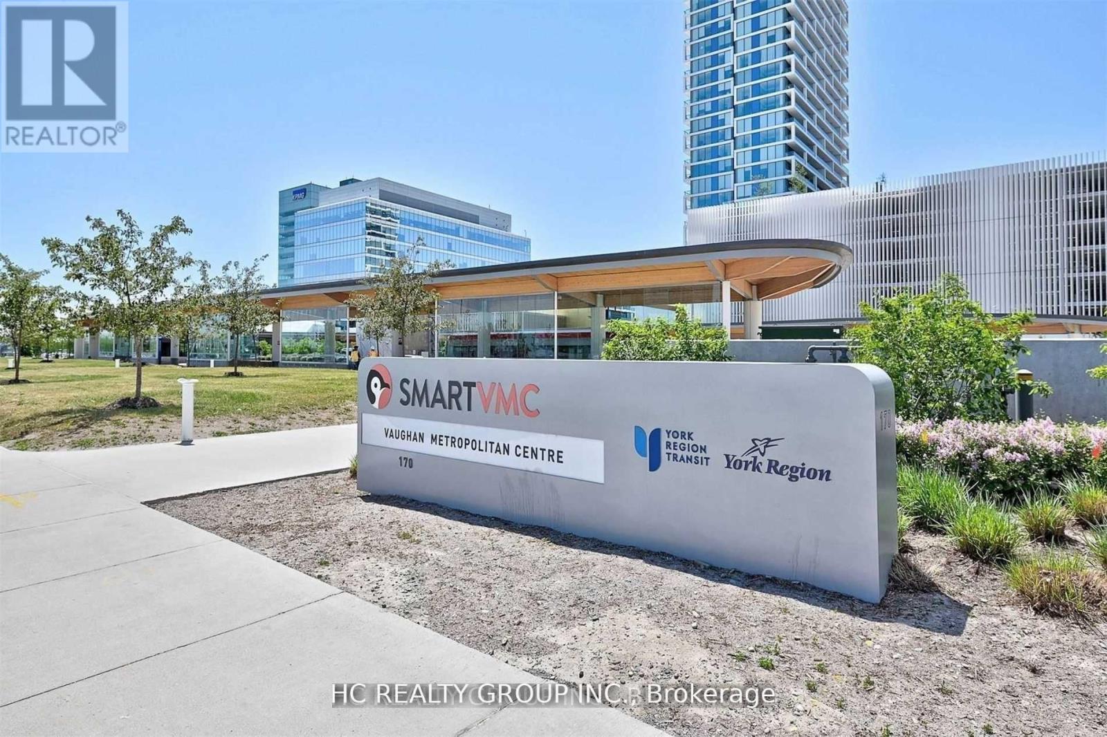 Photo 8 of 5607 898 Portage Parkway, Vaughan ON