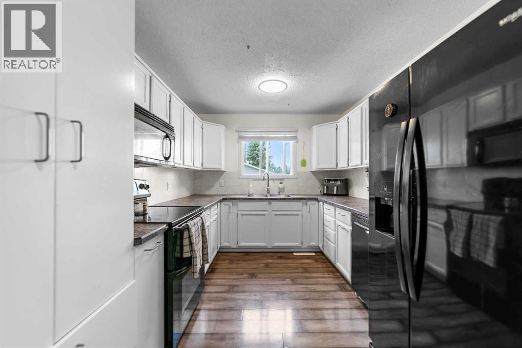 Photo 9 of 4926 47 Street, Killam AB