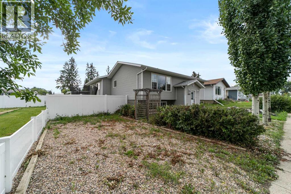 Photo 32 of 4926 47 Street, Killam AB