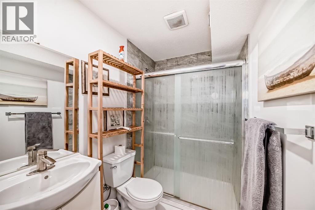 Single Family House for Sale in  Eversyde Boulevard SW Evergreen Calgary 