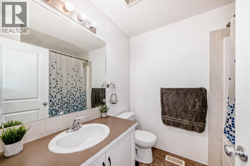 Single Family House for Sale in  Eversyde Boulevard SW Evergreen Calgary 