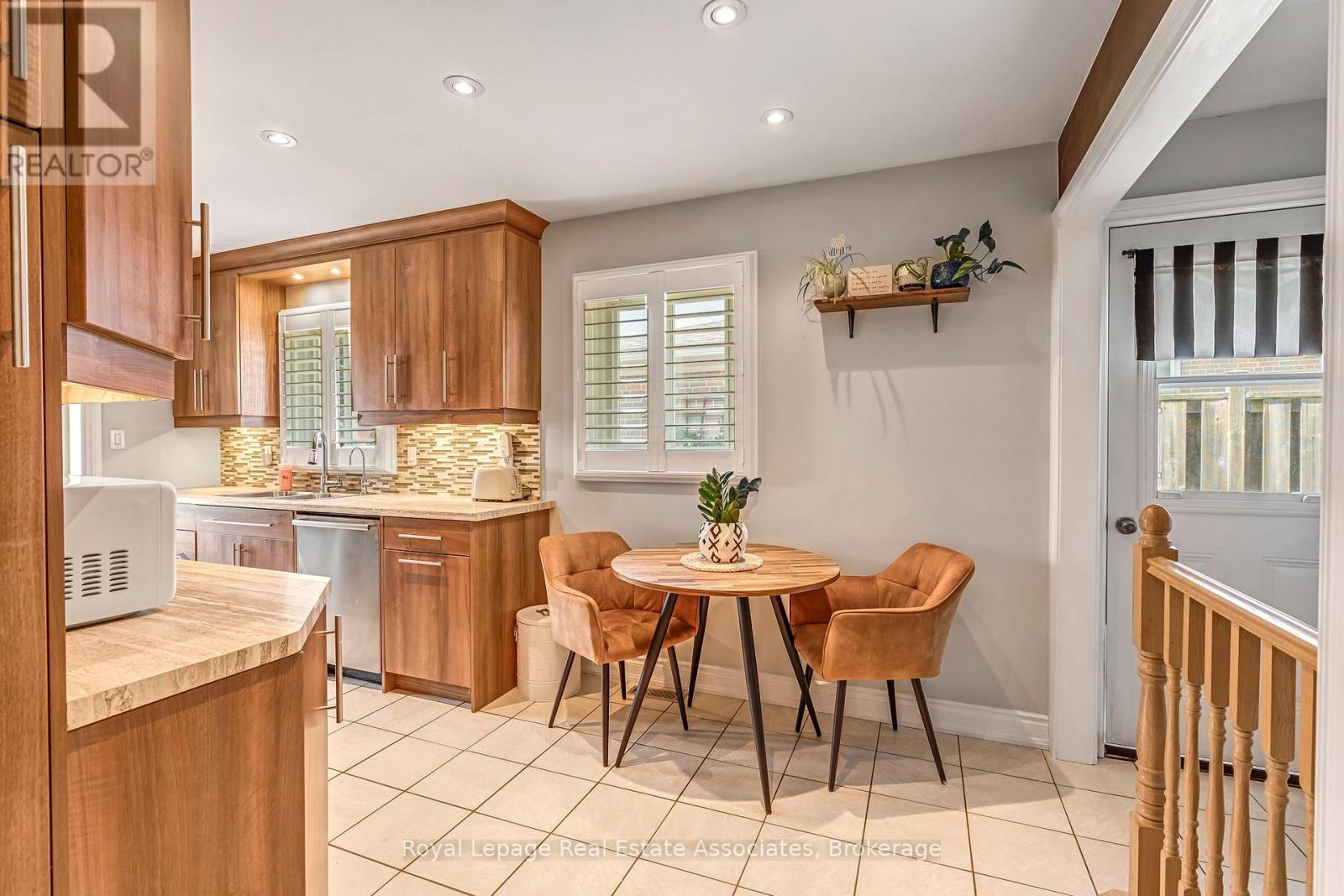 Photo 12 of 20 Baylor Crescent, Halton Hills ON