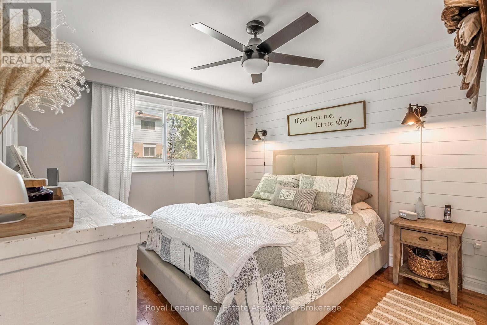 Photo 16 of 20 Baylor Crescent, Halton Hills ON