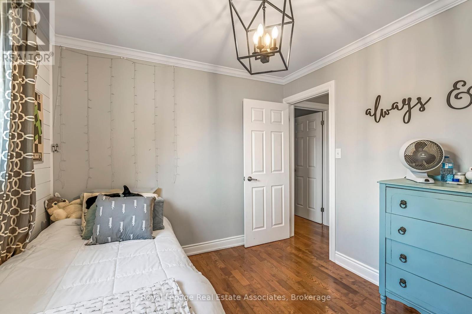 Photo 24 of 20 Baylor Crescent, Halton Hills ON