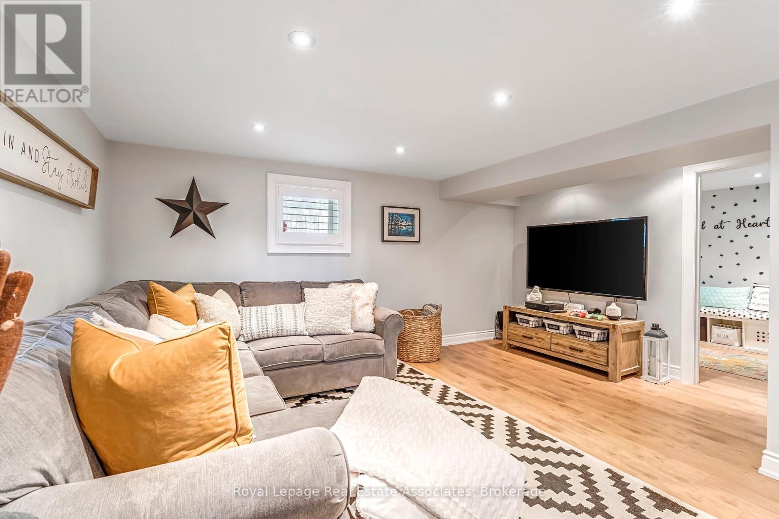 Photo 25 of 20 Baylor Crescent, Halton Hills ON