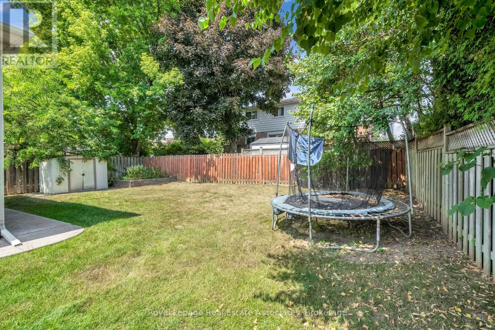 Photo 5 of 20 Baylor Crescent, Halton Hills ON