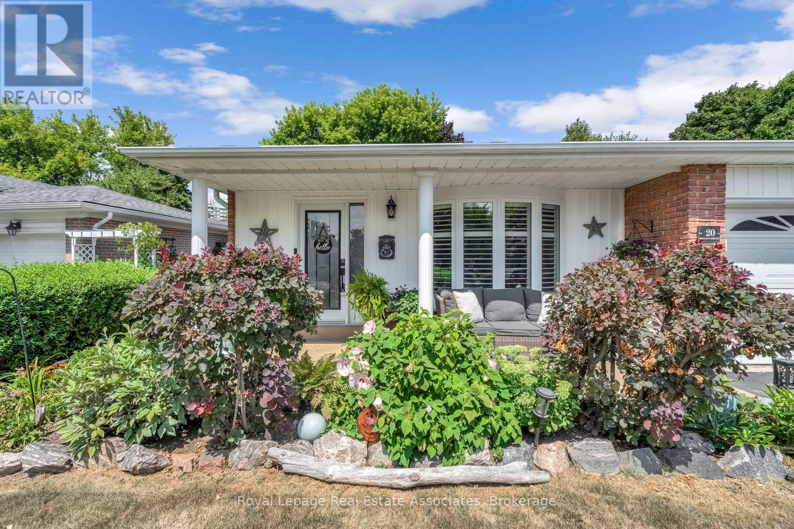 Photo 35 of 20 Baylor Crescent, Halton Hills ON