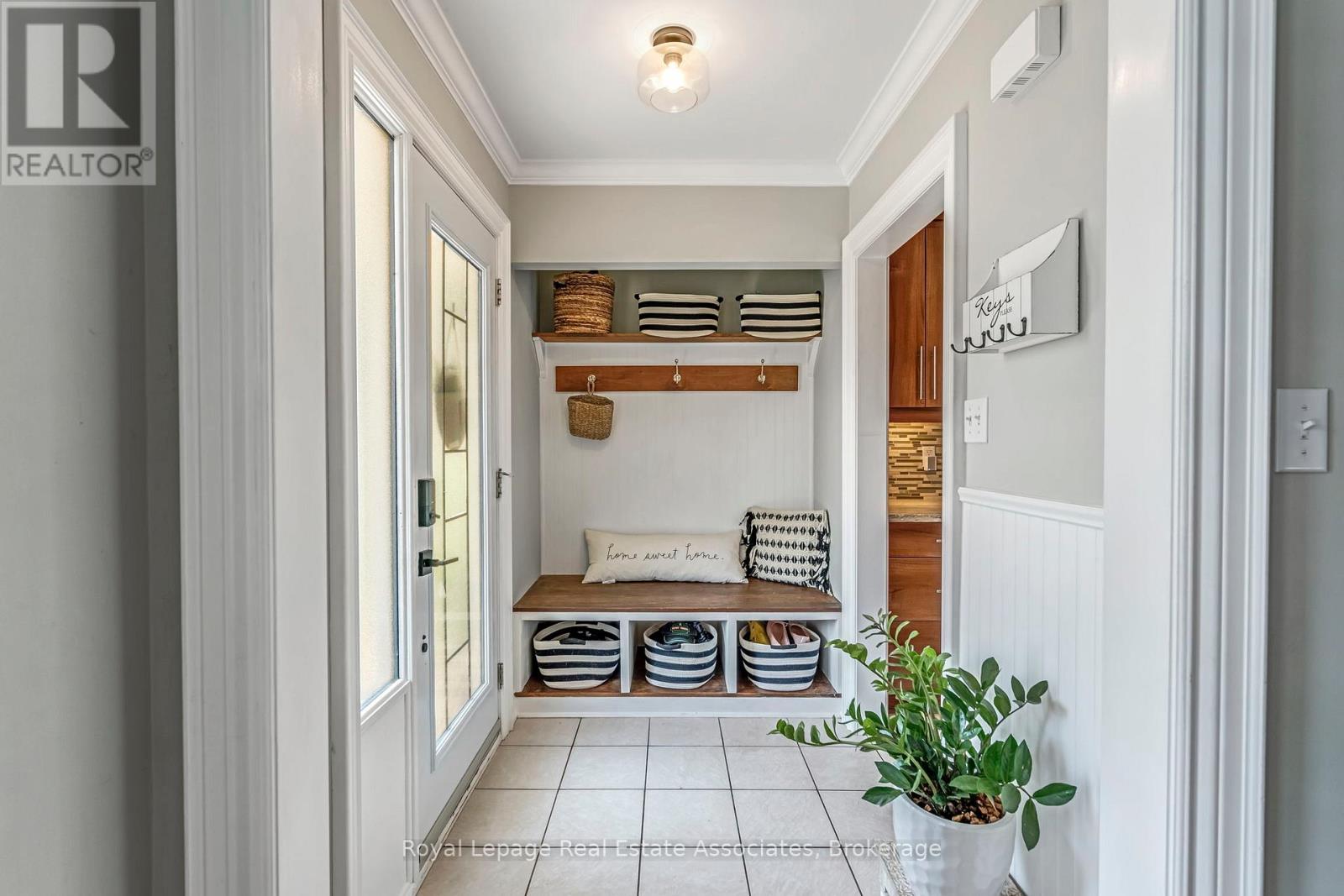 Photo 19 of 20 Baylor Crescent, Halton Hills ON