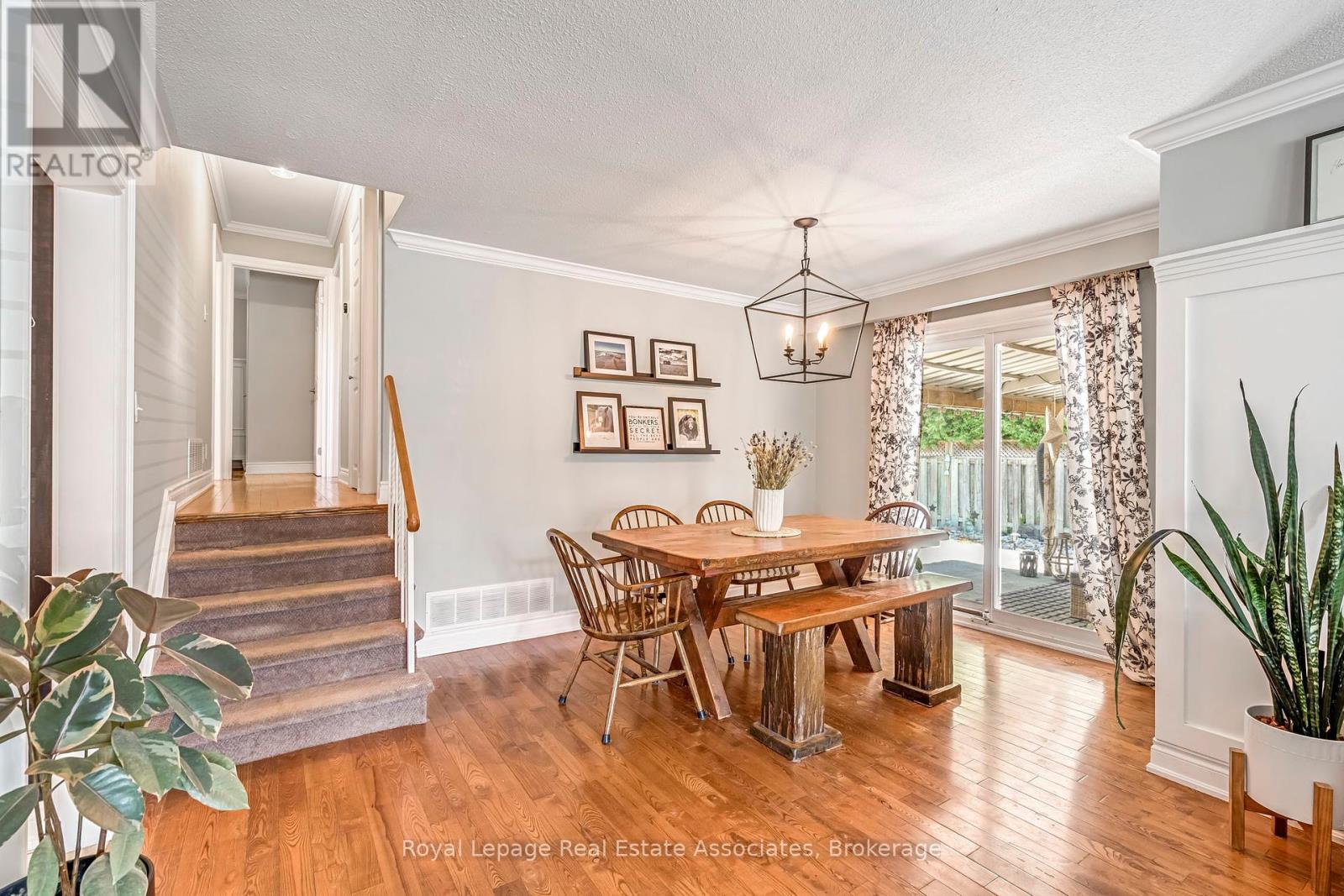 Photo 11 of 20 Baylor Crescent, Halton Hills ON