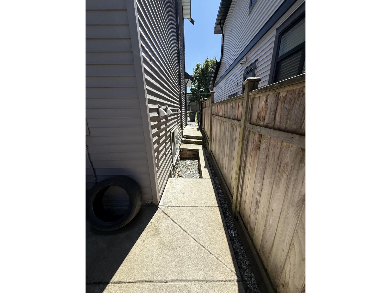 Photo 13 of 12711 104 A Avenue, Surrey BC