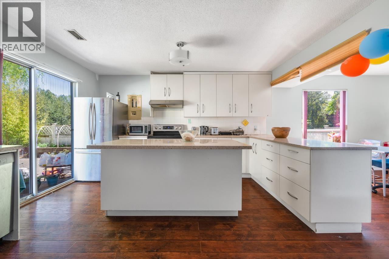 Photo 5 of 1281 Sherman Street, Coquitlam BC
