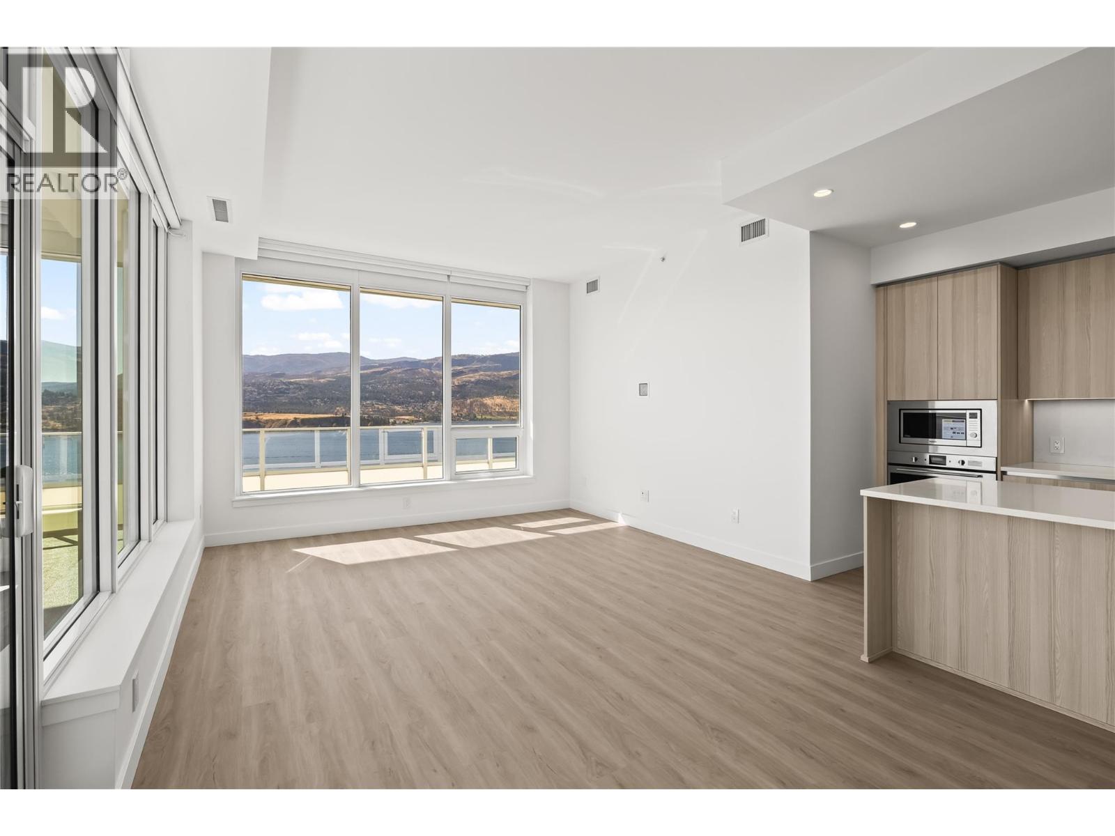 Photo 4 of 238 Leon Avenue Unit 2107, Kelowna BC