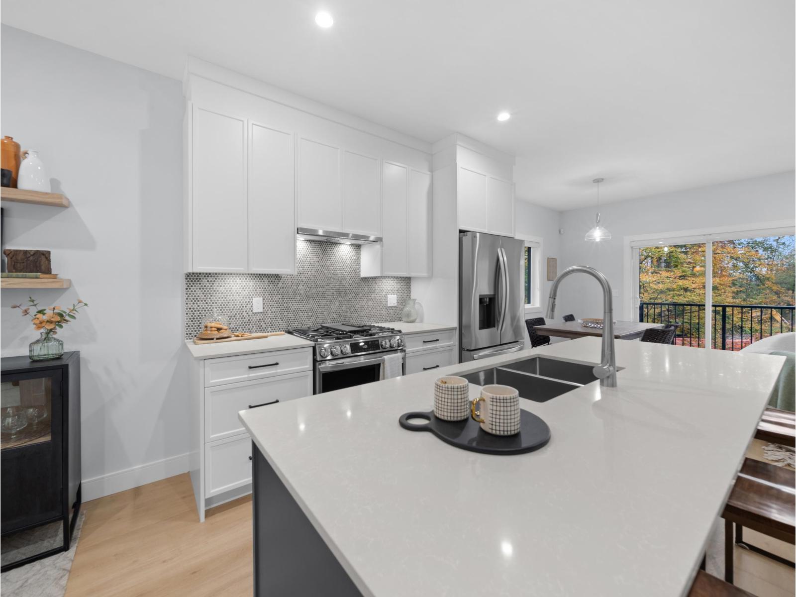 Photo 4 of 10 9688 182 A Street, Surrey BC