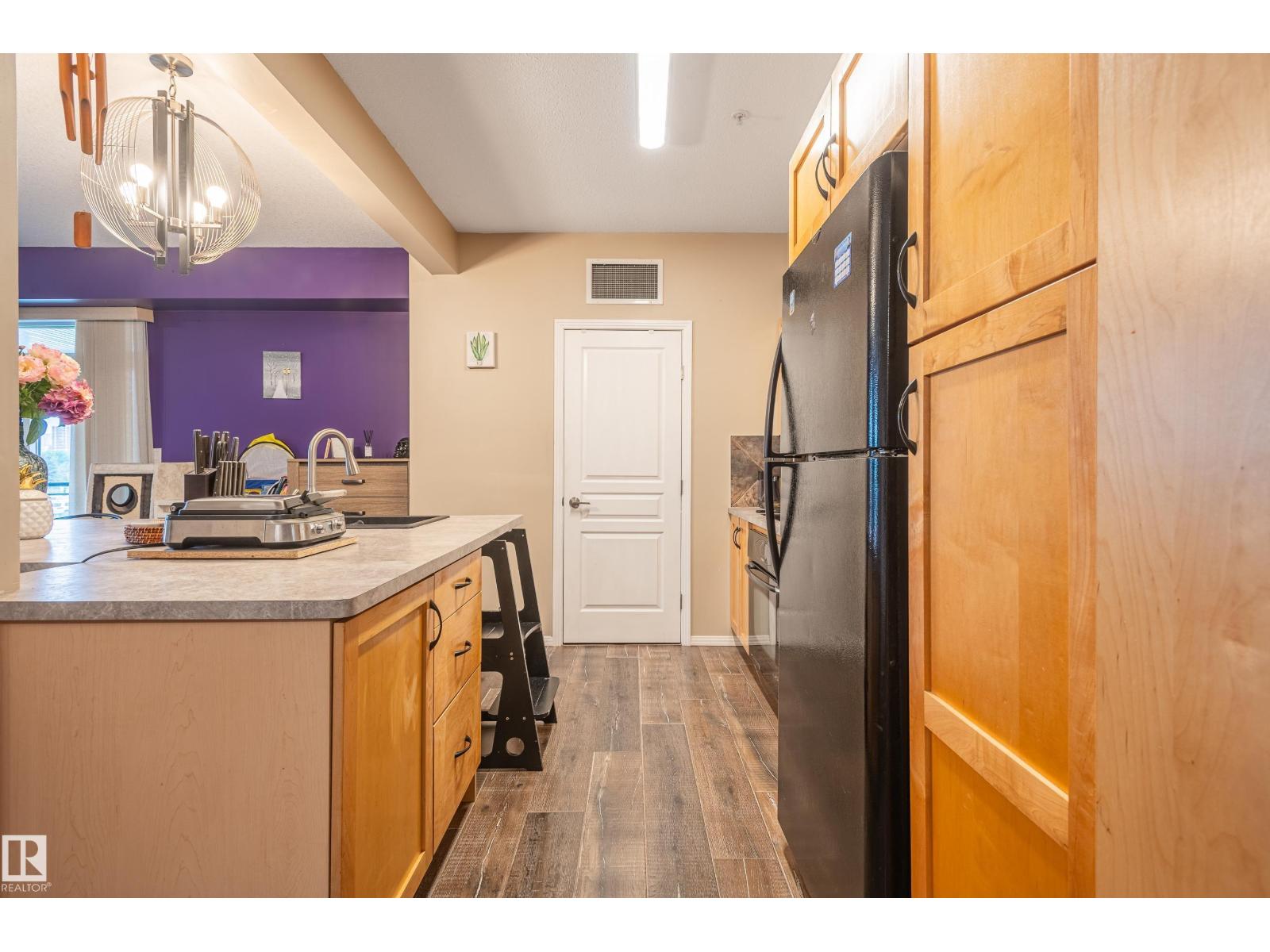 Photo 8 of 216 10411 122 St Nw, Edmonton AB