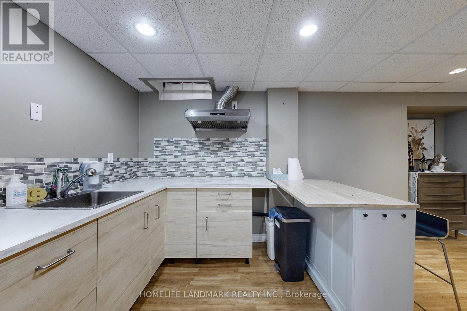 Photo 2 of 15 Hollingham Road, Markham ON