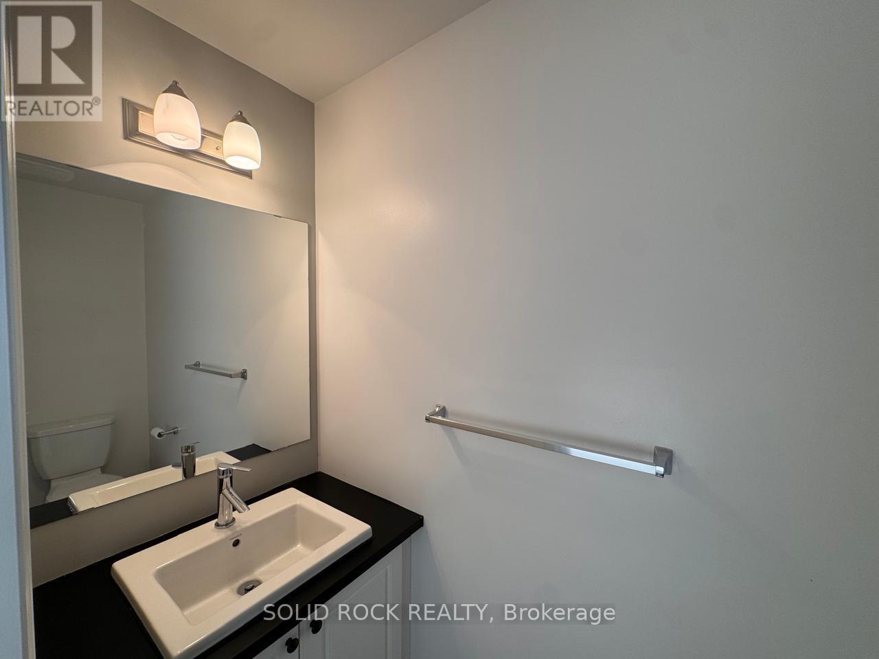 Photo 10 of 153 Hawkshaw Crescent E, Ottawa ON