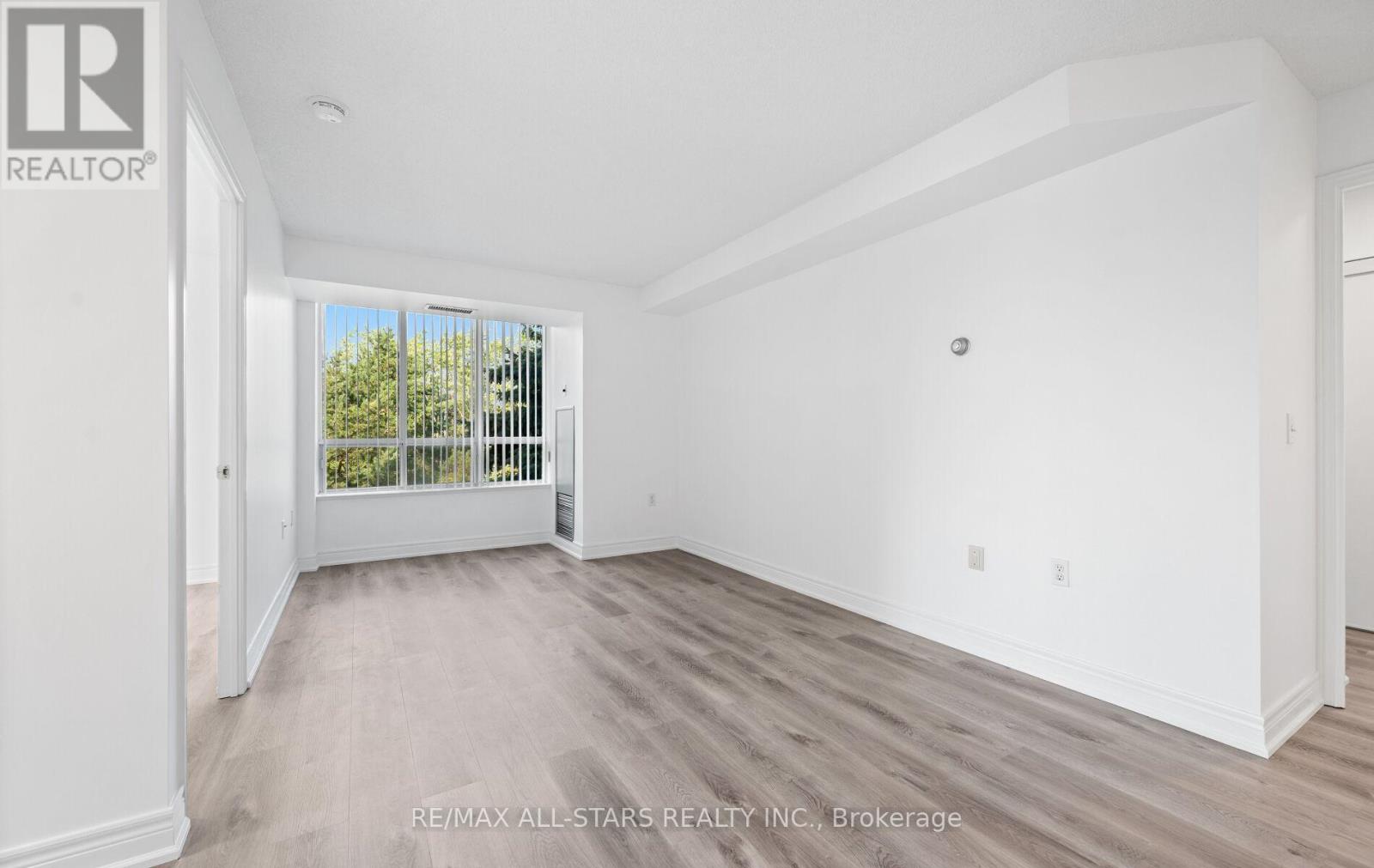 Photo 8 of 302 5001 Finch Avenue E, Toronto ON