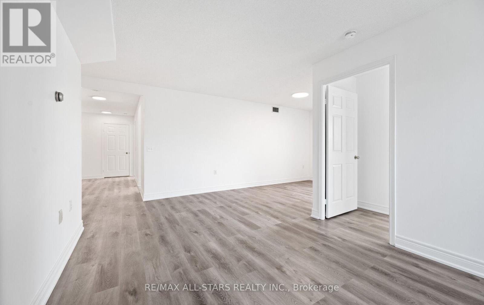 Photo 32 of 302 5001 Finch Avenue E, Toronto ON