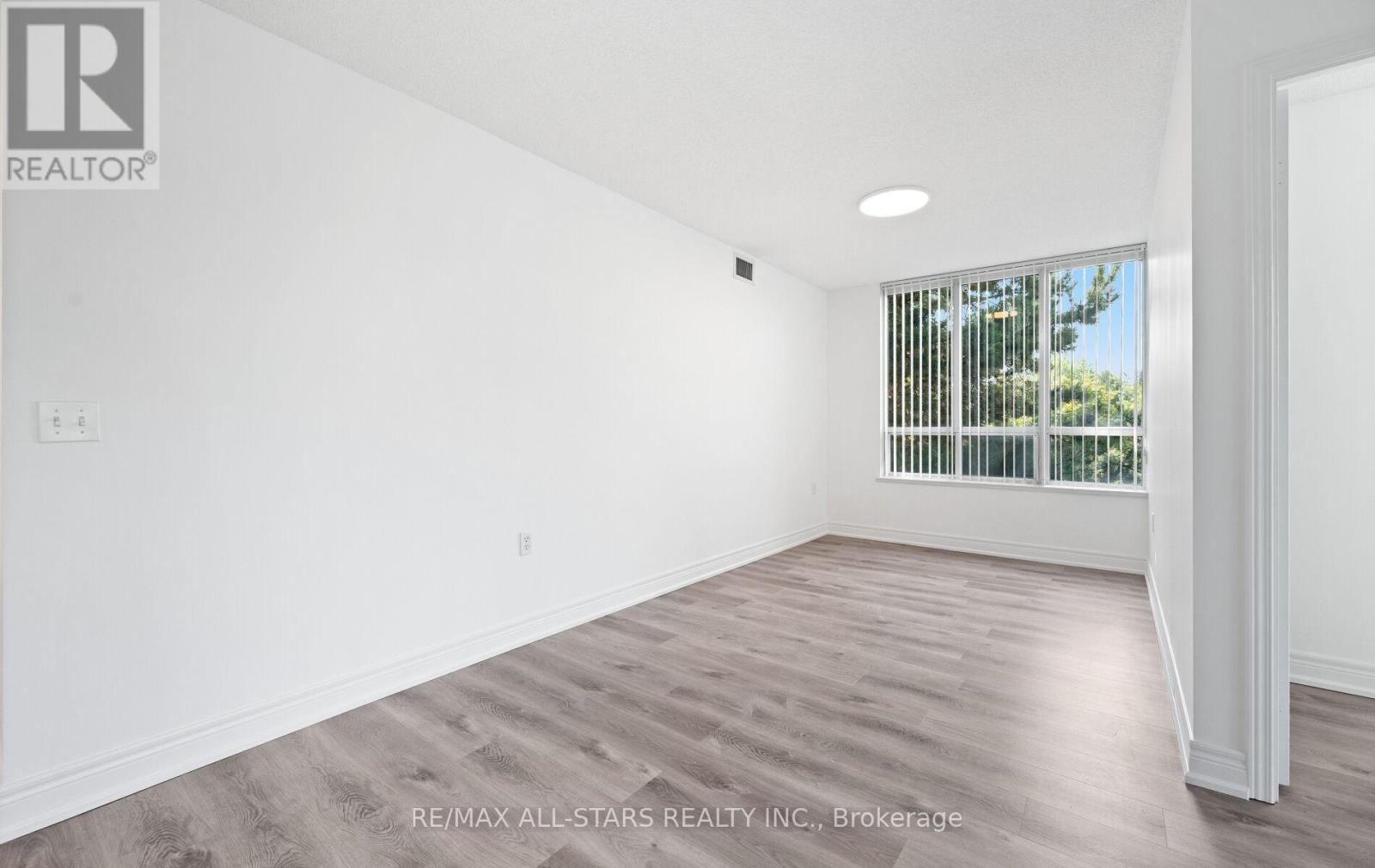 Photo 3 of 302 5001 Finch Avenue E, Toronto ON
