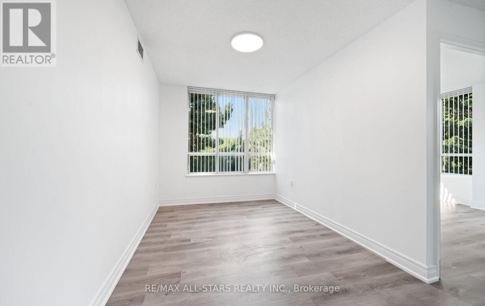 Photo 1 of 302 5001 Finch Avenue E, Toronto ON
