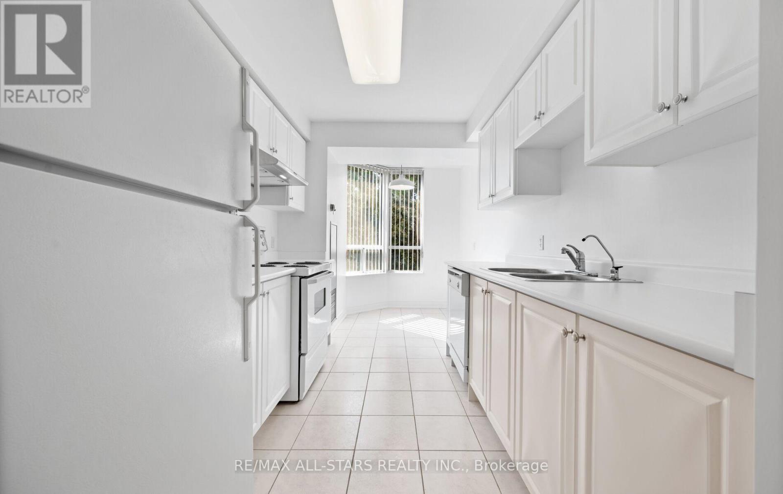 Photo 6 of 302 5001 Finch Avenue E, Toronto ON
