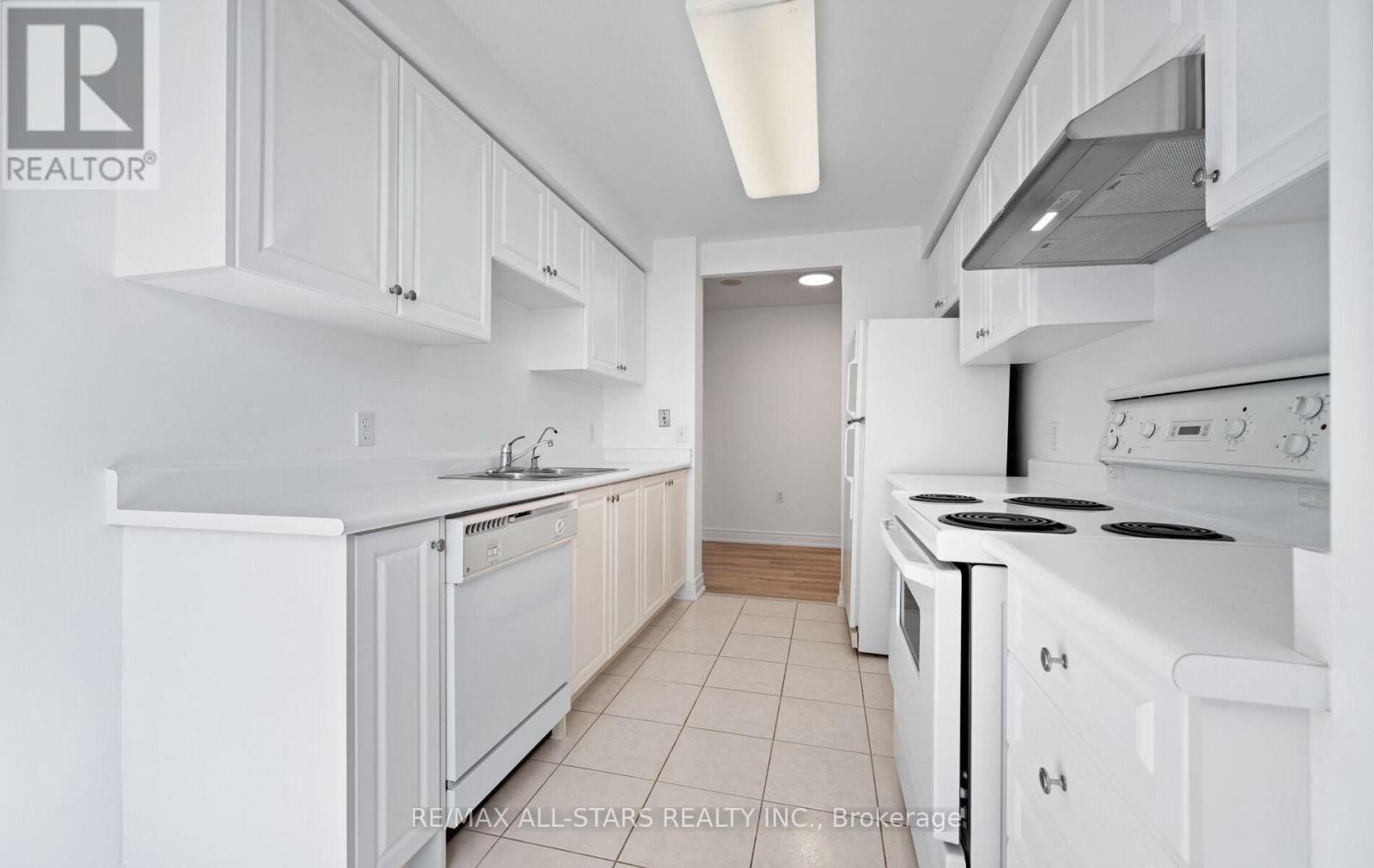 Photo 4 of 302 5001 Finch Avenue E, Toronto ON