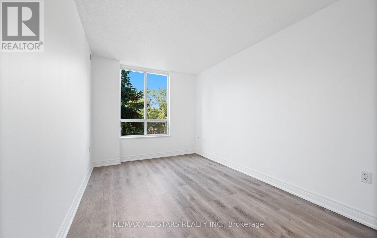 Photo 27 of 302 5001 Finch Avenue E, Toronto ON