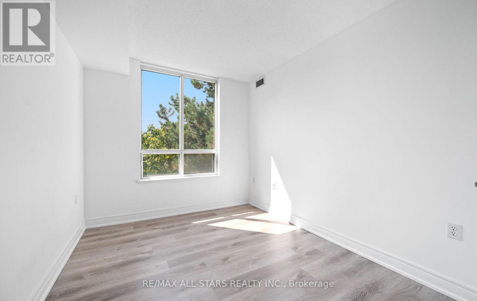 Photo 29 of 302 5001 Finch Avenue E, Toronto ON