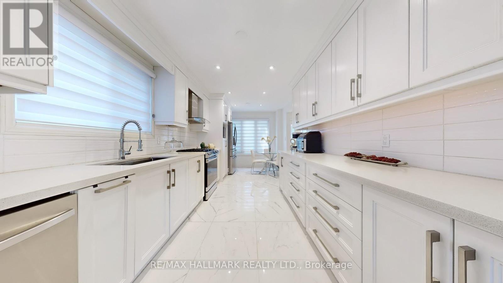 Photo 13 of 249 Kensington Crescent, Oshawa ON