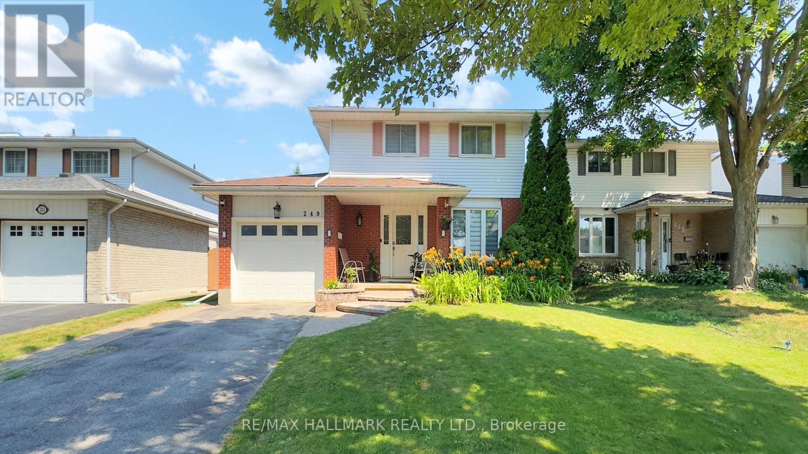 Photo 2 of 249 Kensington Crescent, Oshawa ON
