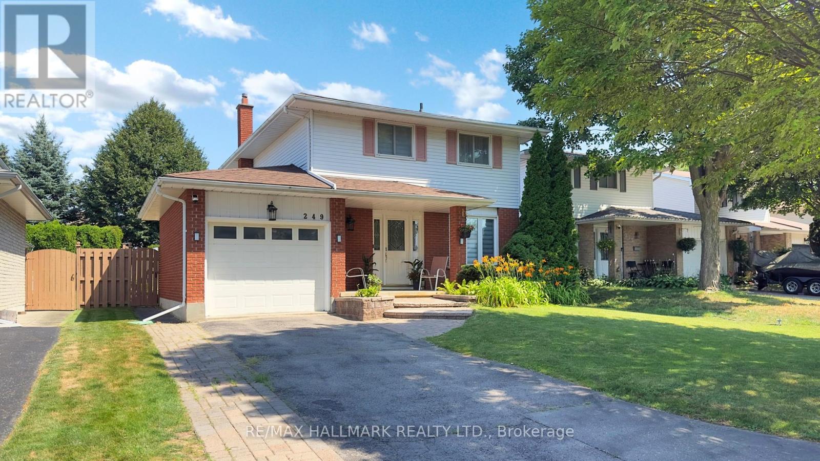 Photo 3 of 249 Kensington Crescent, Oshawa ON