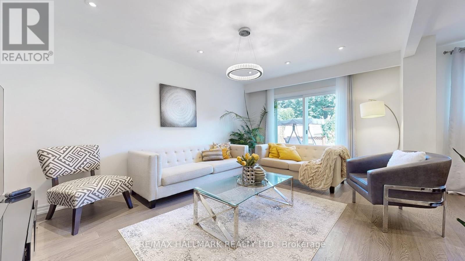 Photo 6 of 249 Kensington Crescent, Oshawa ON