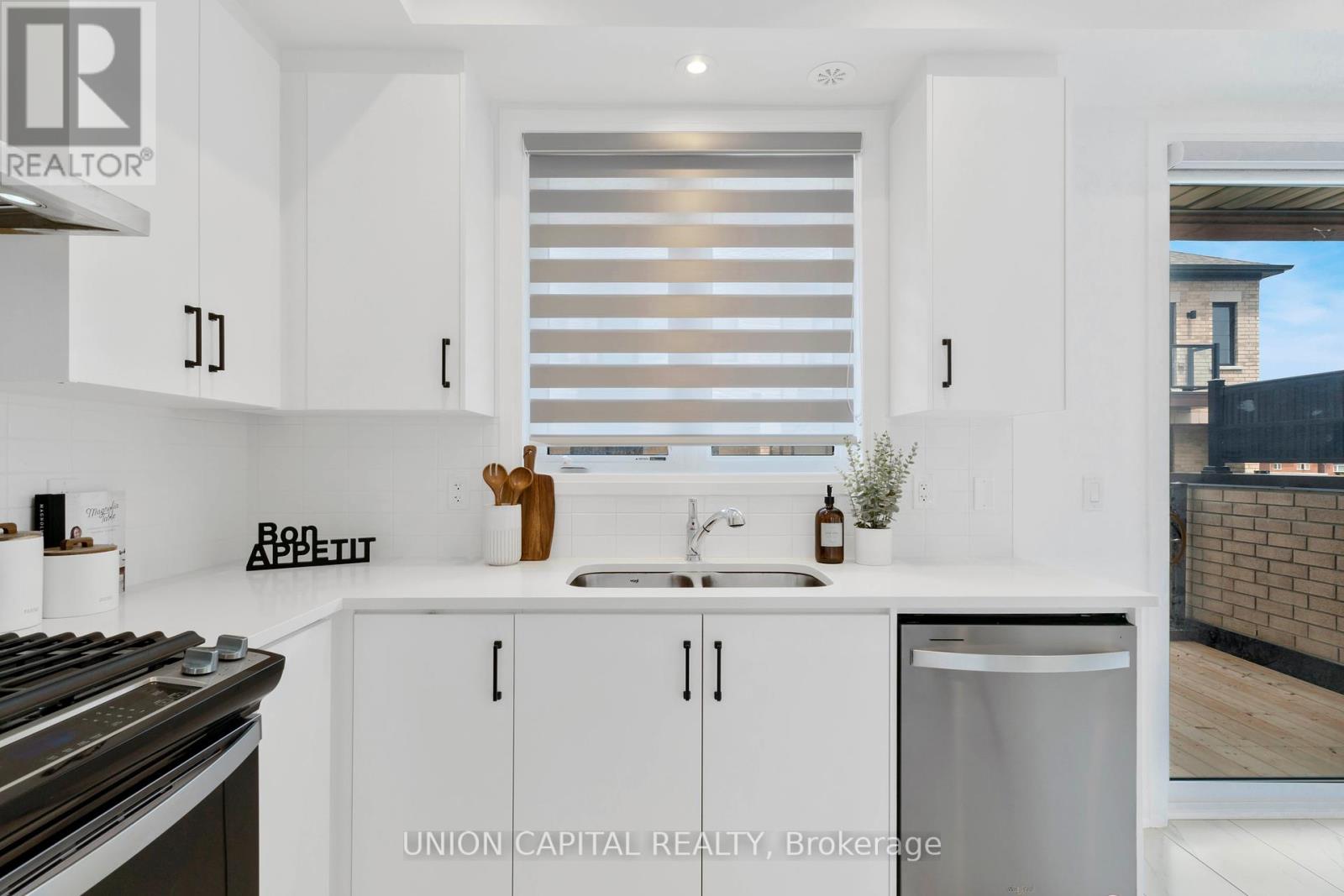 Photo 16 of 59 Carole Bell Way, Markham ON