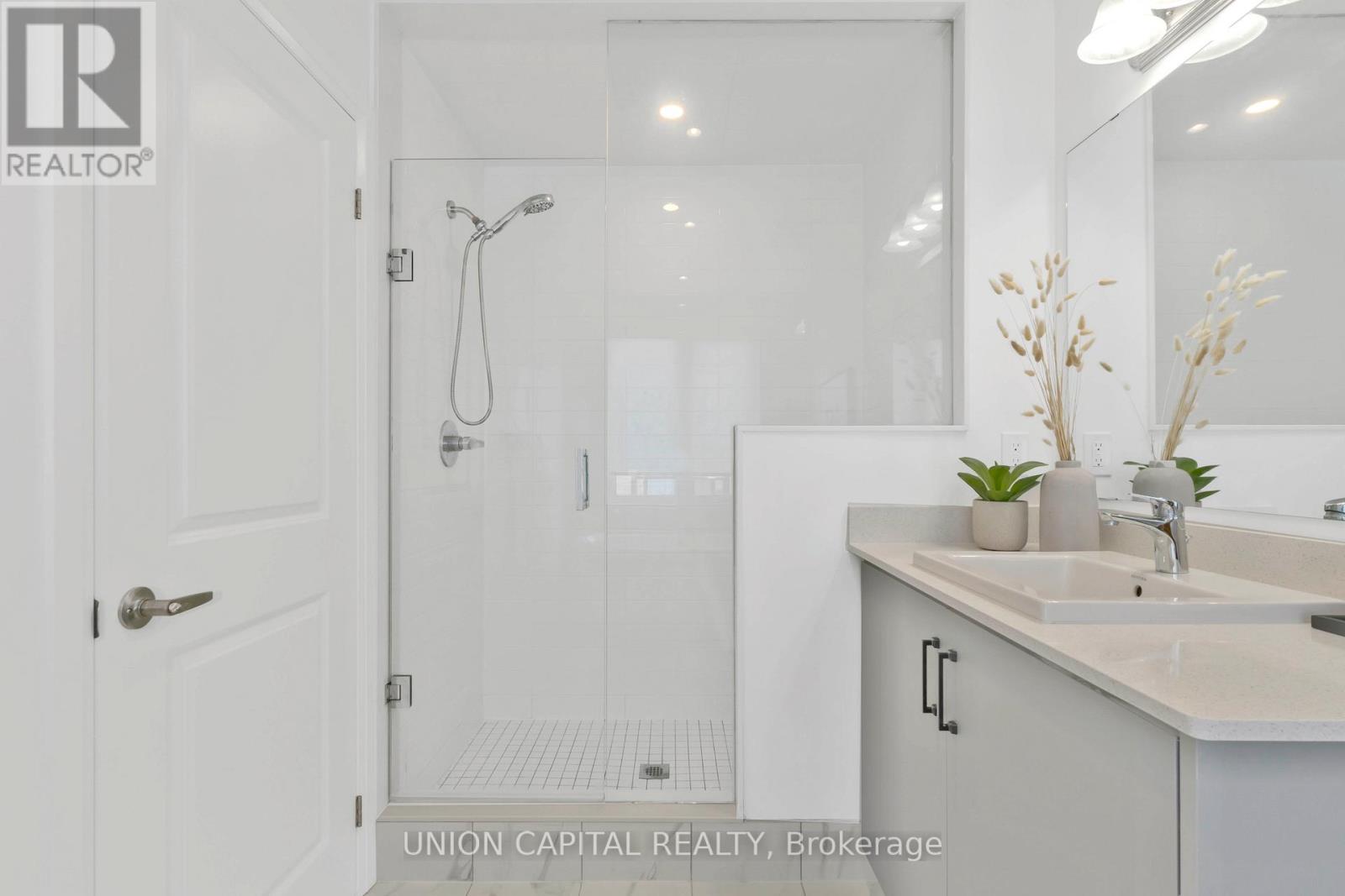 Photo 23 of 59 Carole Bell Way, Markham ON