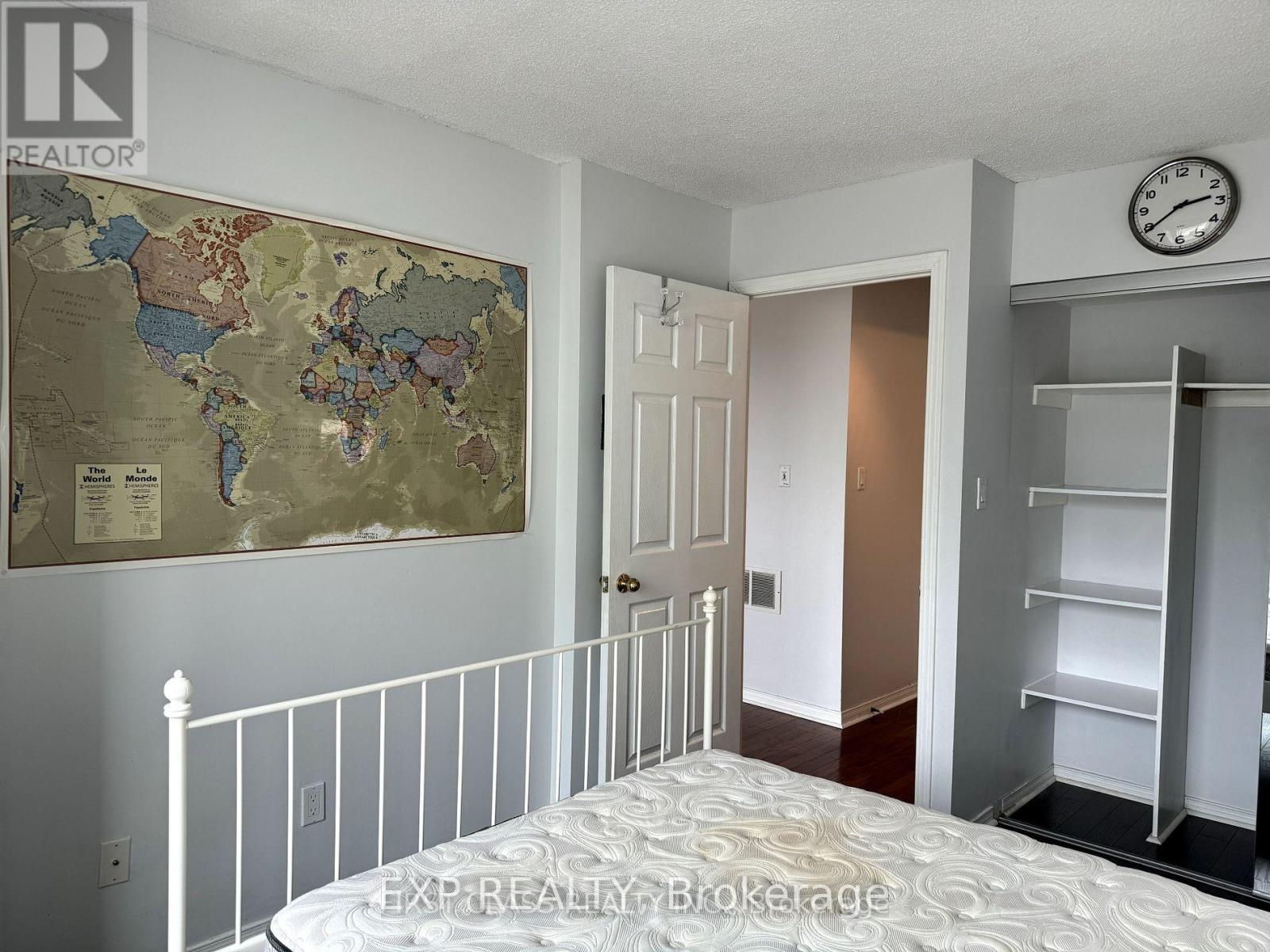 Photo 11 of 301 51 Baffin Crescent, Richmond Hill ON