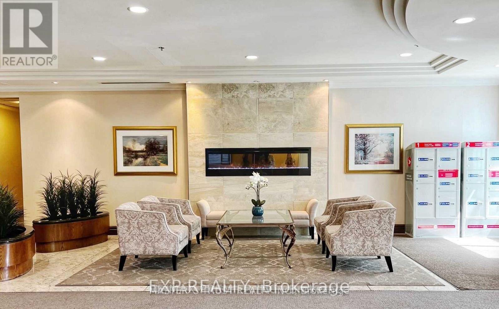 Photo 18 of 301 51 Baffin Crescent, Richmond Hill ON