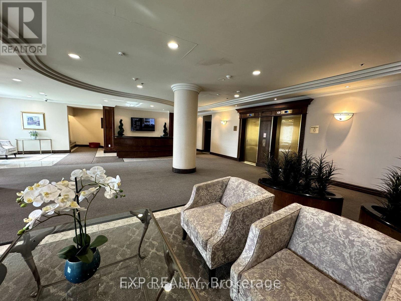 Photo 19 of 301 51 Baffin Crescent, Richmond Hill ON