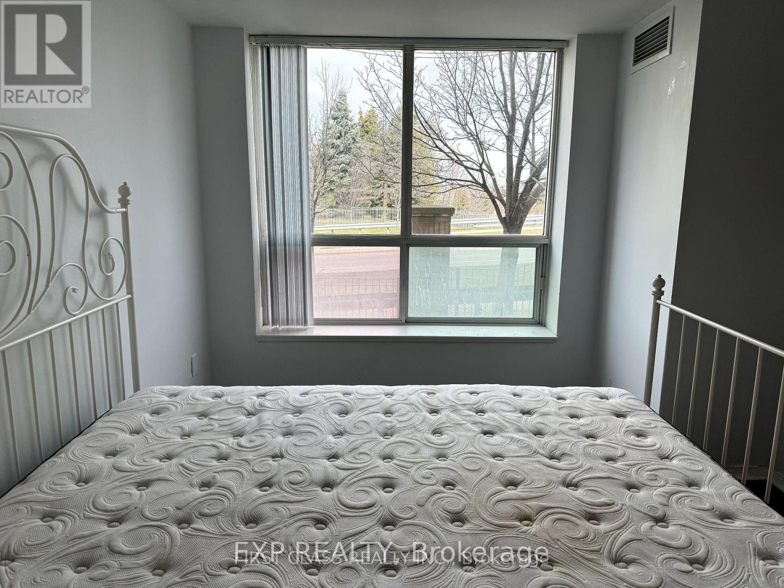 Photo 9 of 301 51 Baffin Crescent, Richmond Hill ON