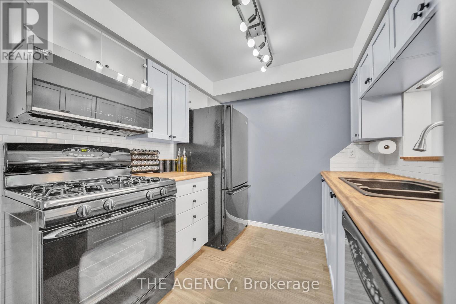 Photo 8 of 56 Quinlan Road, Barrie ON