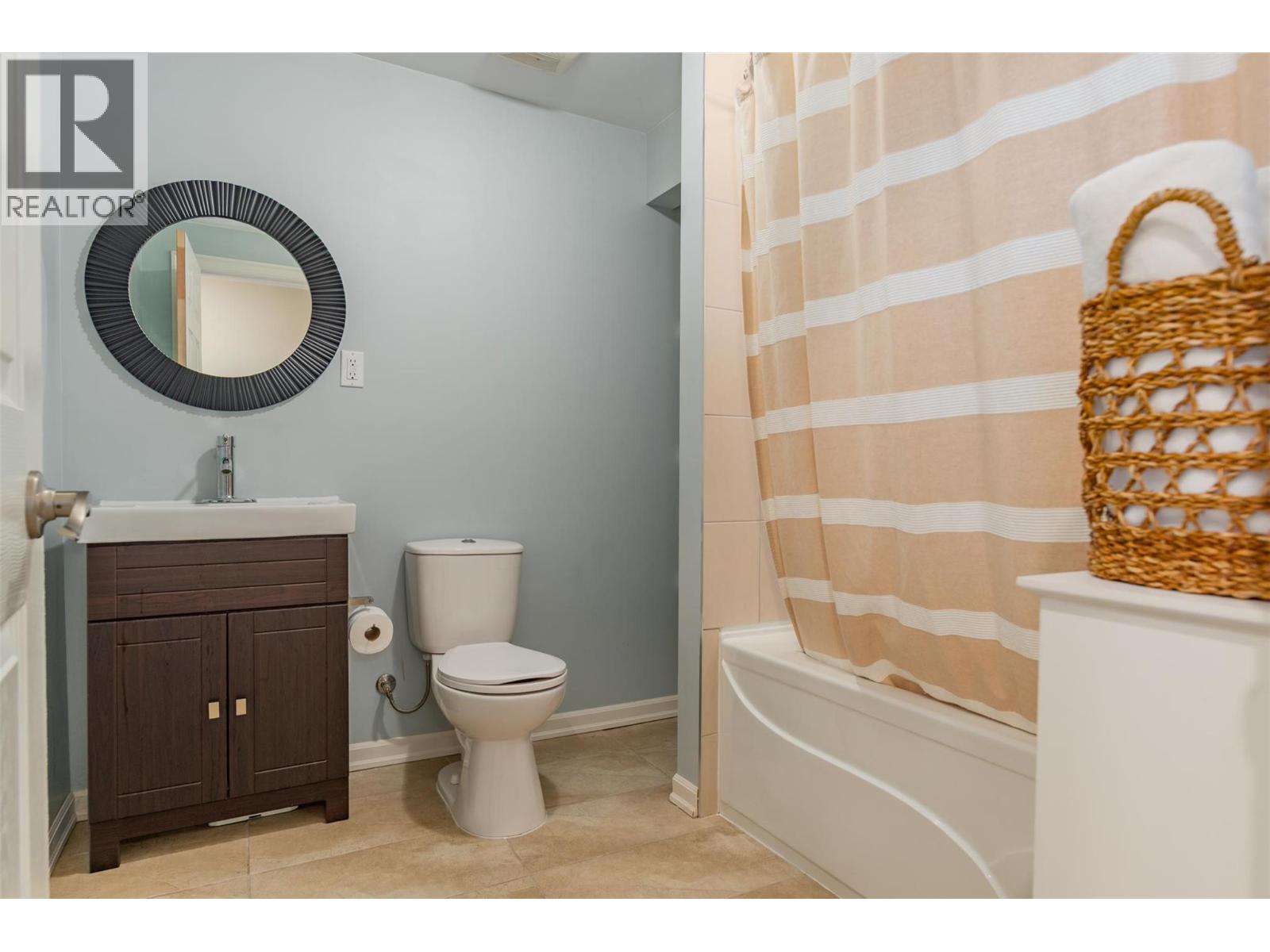 100 Birch Avenue, Fruitvale