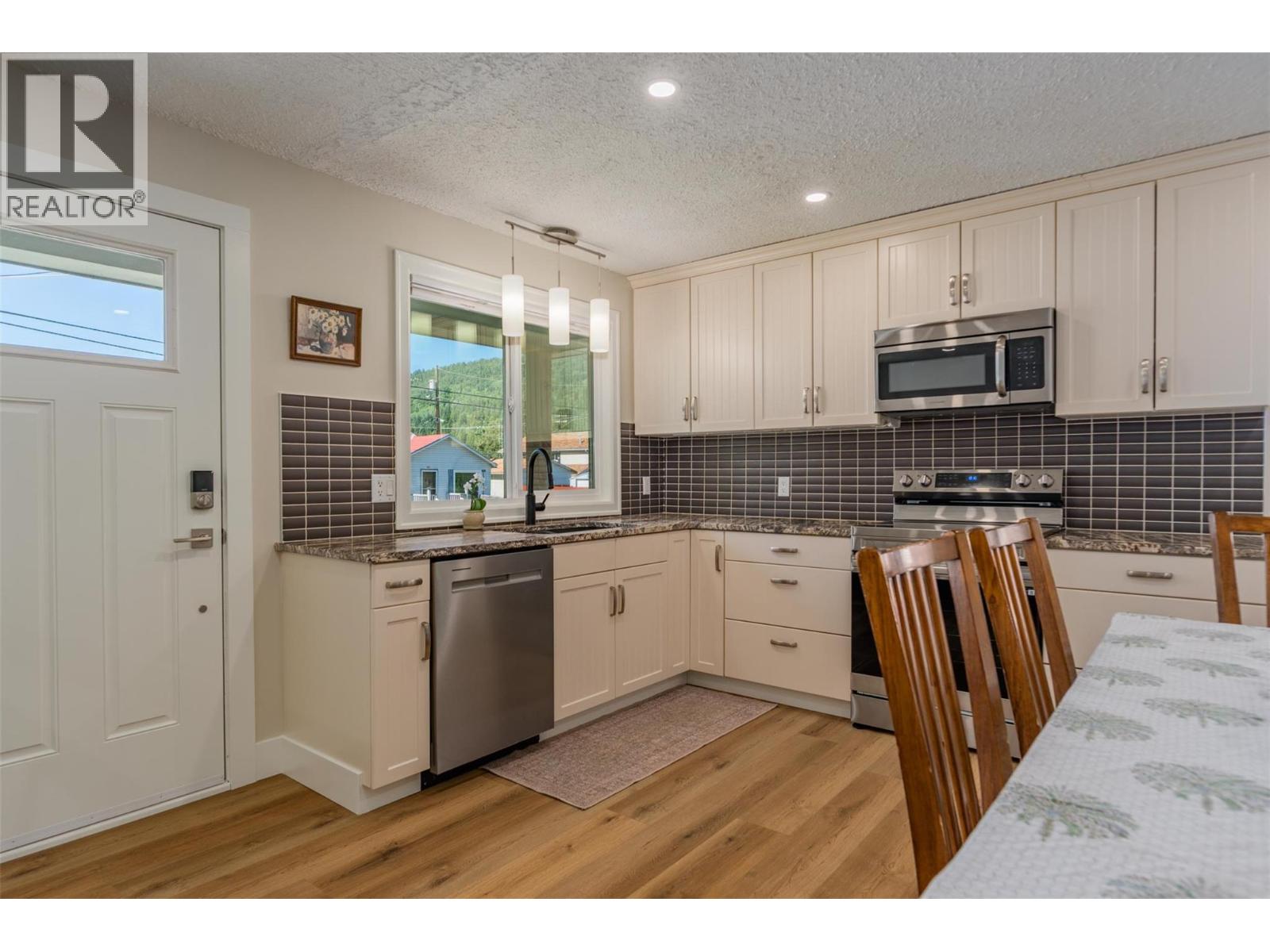 100 Birch Avenue, Fruitvale