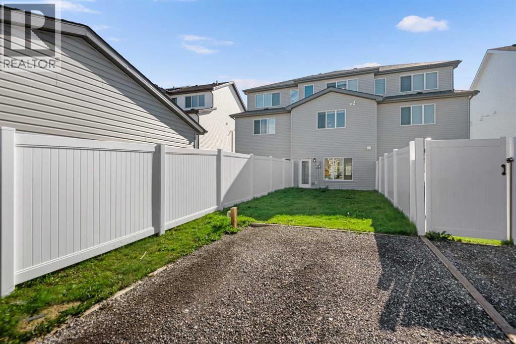 Photo 23 of 135 Lucas Boulevard Nw, Calgary AB